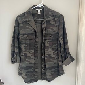 Forever 21 size small camo shirt jacket shacket